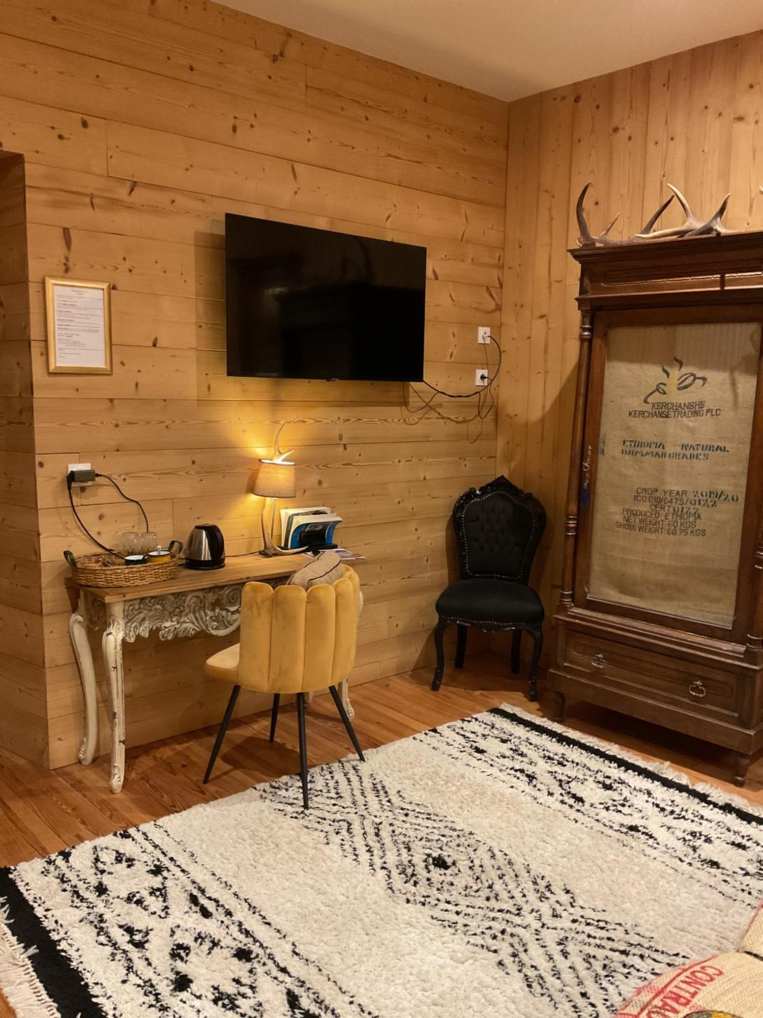 A Nouste Chambres D'Hotes Et Gite Only Adults Campan Dış mekan fotoğraf